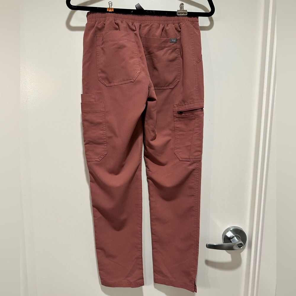 Figs Scrub Set In Mauve - image 5